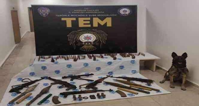 Bakan Soylu, Mardin’de ele geçirilen silahları paylaştı: "Vatan sevdası yakalamadan duramıyoruz”