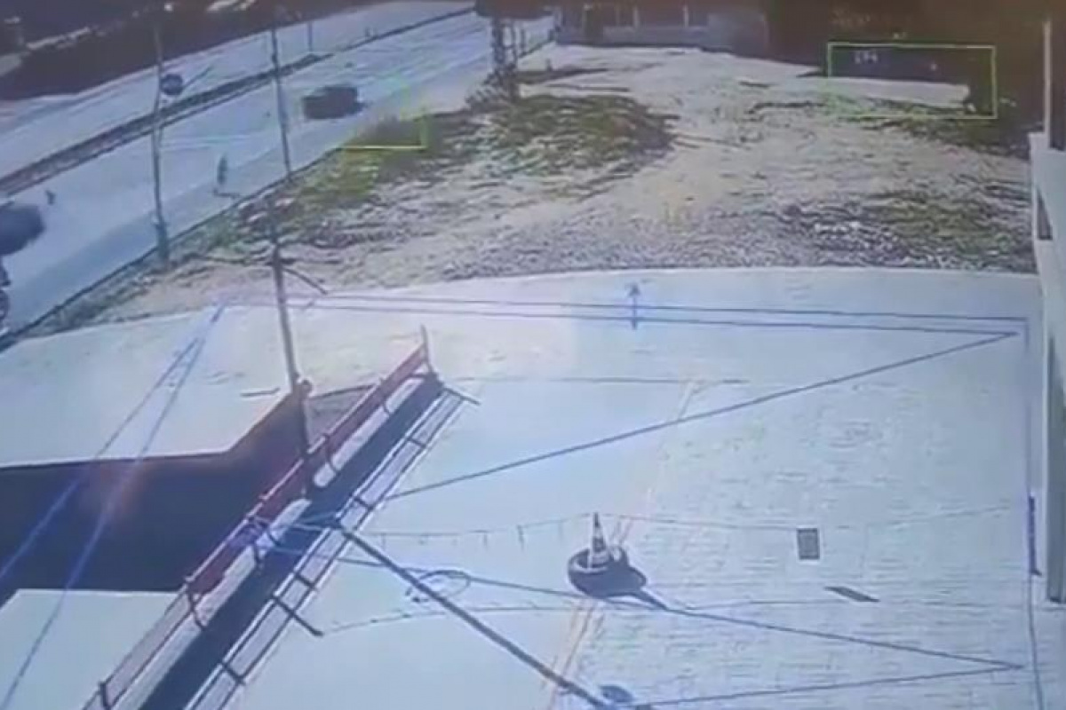 Köpekten kaçarken otomobilin çarptığı çocuk yoğun bakımda