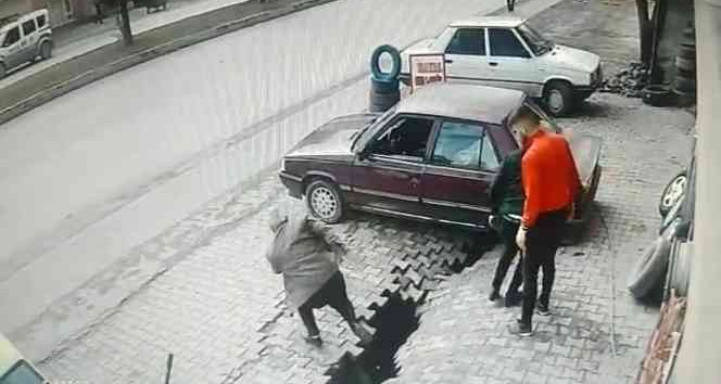 Kaldırımın çökme anı kamerada