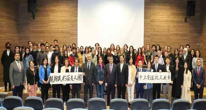 Çin Halk Cumhuriyeti Ankara Büyükelçisi Shaobinx, NEVÜ’lü öğrencilerle bir araya geldi
