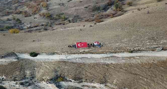 Gençler zirveye tırmanıp, Atatürk’ü andı