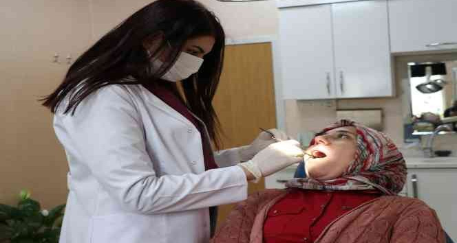 Lokman Hekim Hayat Hastanesinde engelli ve küçük yaştaki çocukların diş tedavileri başarıyla yapılıyor