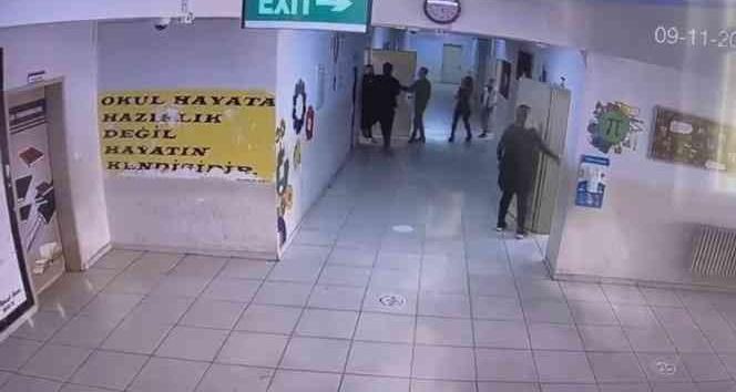 Şırnak’ta öğretmen öğrencileri önünde darp edildi, o anlar güvenlik kamerasına yansıdı