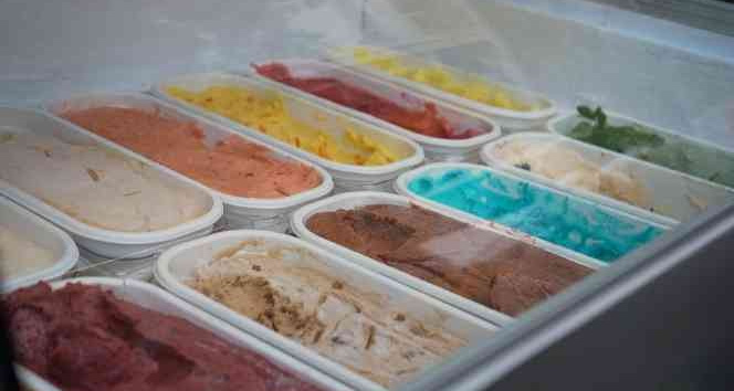 Meyve ve sebzelere 40 yıldır dondurmayla ayrı bir lezzet katıyor