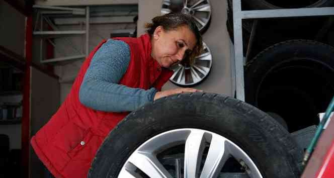 Kış lastiği zorunluluğunun başlamasıyla, sanayinin ’Lastikçi Remziye abla’sının mesaisi de başladı