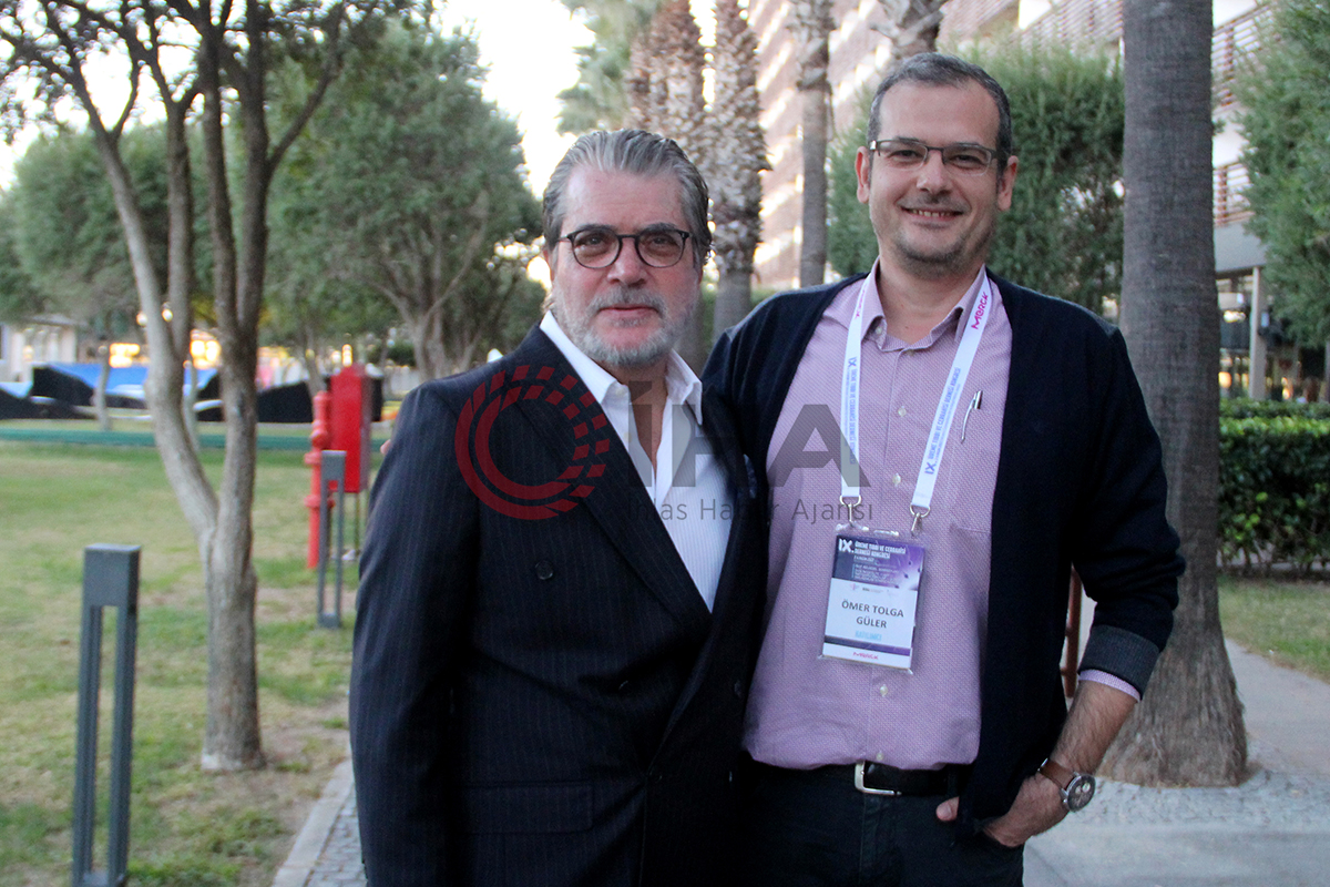 Ünlü profesör 43 yıl önce doğumunu yaptırdığı bebek ile meslektaş oldu