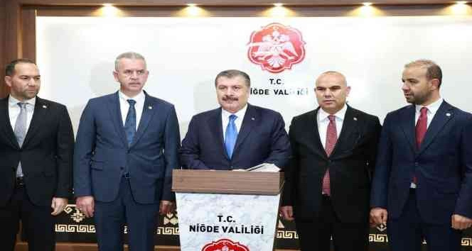 Bakan Koca: "31 bin 317 kişinin alımı için kılavuz yayınlamak üzere önümüzdeki hafta ÖSYM’ye gönderiyoruz"