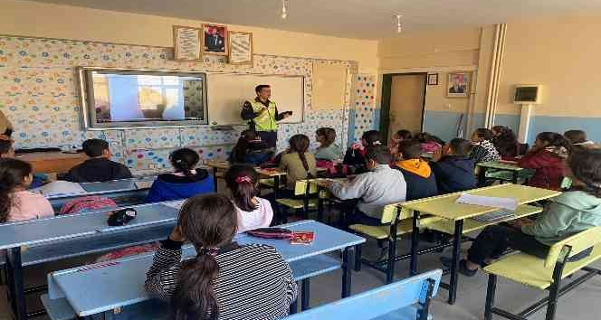 Jandarmanın güvenli trafik için eğitim ve denetimleri devam ediyor