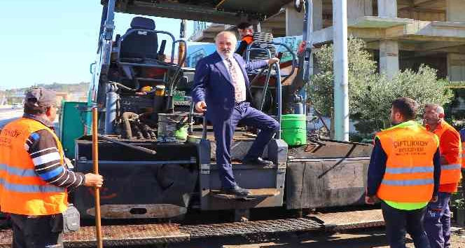 Çiftlikköy’de asfaltlama çalışmaları devam ediyor