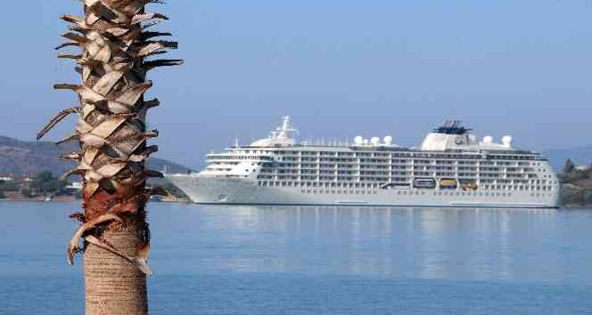 Lüks gemi "The World", 181 yolcusuyla Fethiye’ye geldi