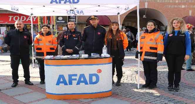 AFAD ve itfaiye ekipleri tatbikat öncesi vatandaşları bilgilendirdi