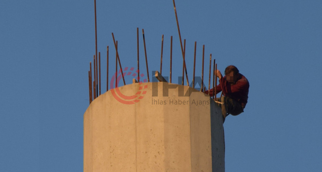 30 metrelik minaresinin tepesinde izleyenlere ecel teri döktürdü