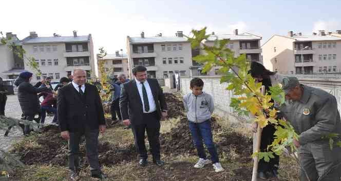 Bulanık’ta, fidanlar toprakla buluştu