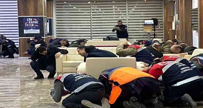 Nevşehir Valisi Becel: “Afetlere hem ruhen, hem de bilgi açısından hazır olmalıyız”