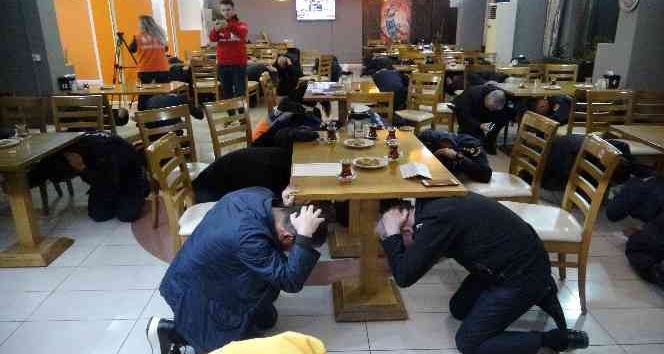 Çanakkale’de "çök, kapan, tutun" tatbikatı yapıldı