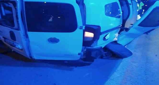 Bitlis’te yolcu otobüsüne otomobil arkadan çarptı: 3 yaralı