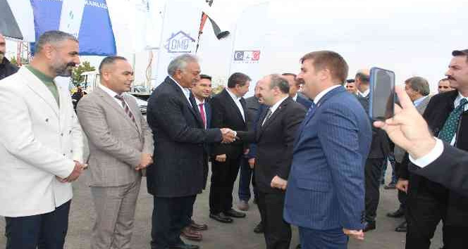 Bakan Varank: "Togg, Cumhurbaşkanımızın liderliğinde 2023 yılında yolların tozunu arttıracaktır"