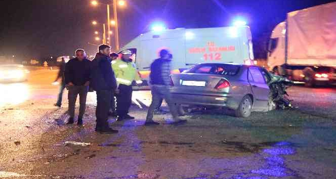 Kapıkule yolunda tır ile çarpışan otomobil hurdaya döndü: 1 yaralı