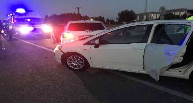 Edirne’de 2 otomobil çarpıştı, 2 kişi yaralandı