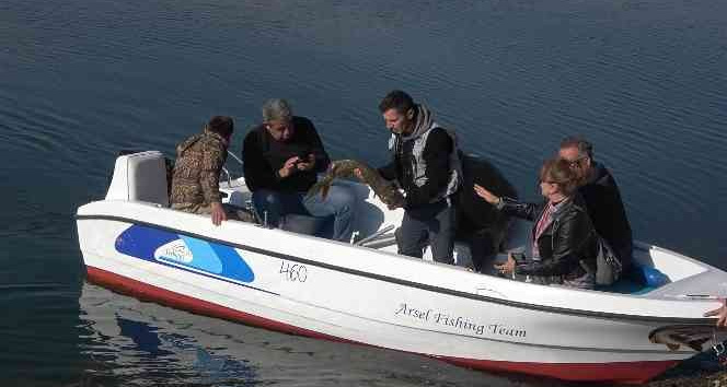 Yarım santimle rakibinin Türkiye rekorunu kırdı: En uzun turna balığını yakaladı