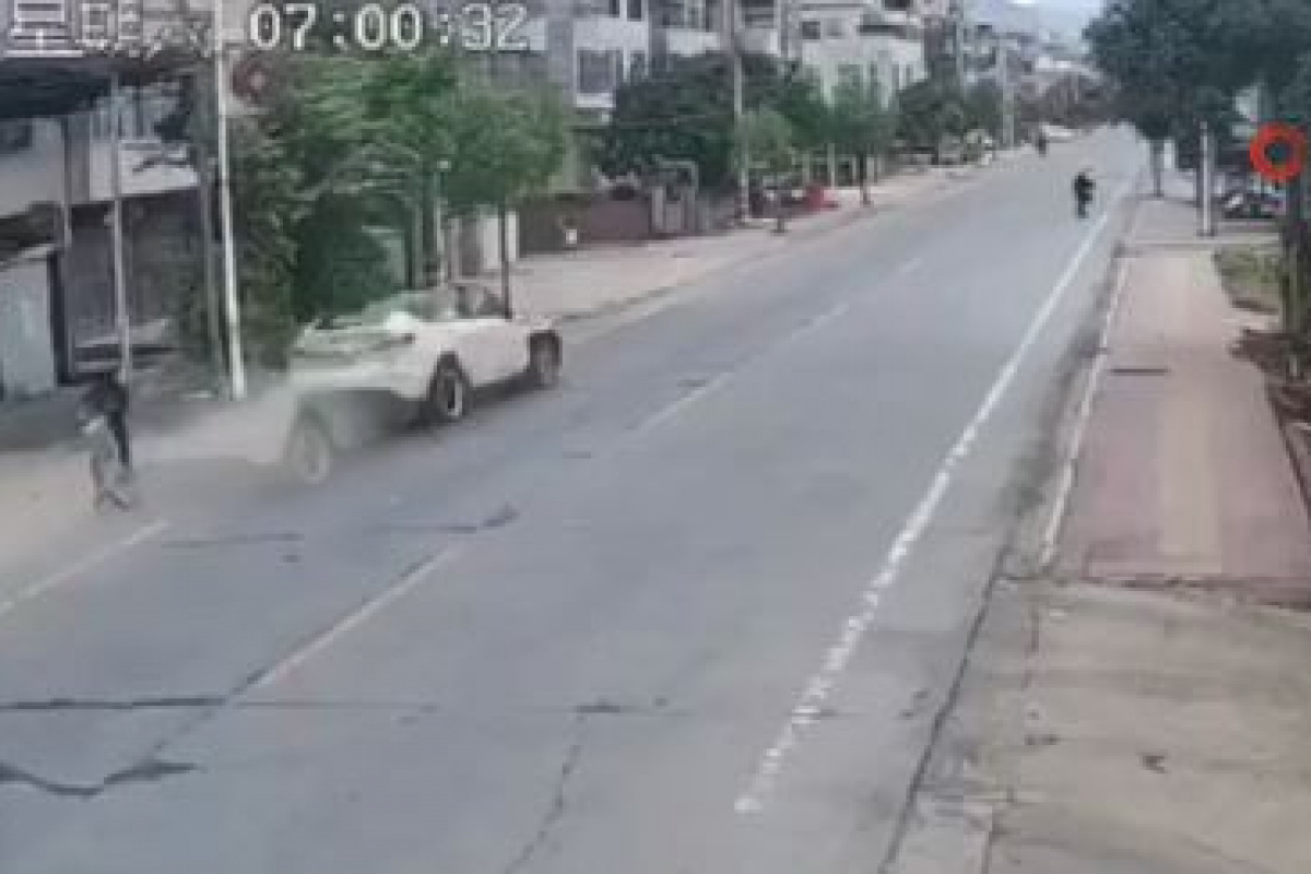 Tesla aracı kontrolden çıktı: 2 ölü, 3 yaralı