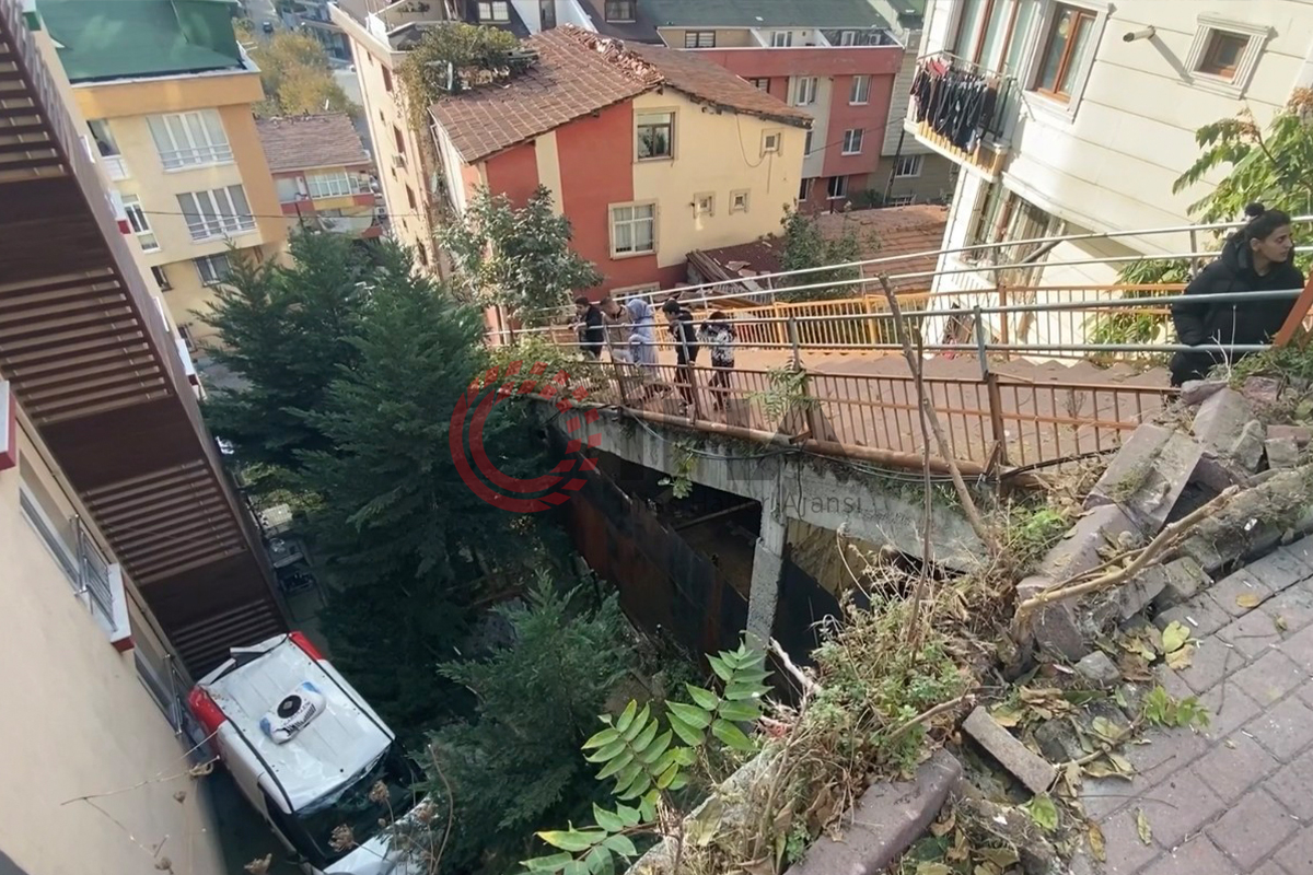 İstanbul’da akılalmaz kaza kamerada: Araç 25 metreden aşağıya uçtu