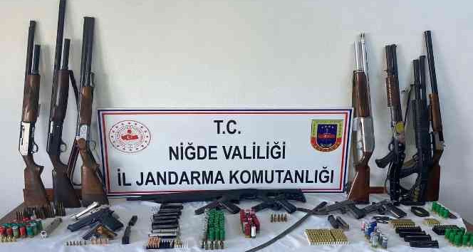 Jandarmanın operasyon düzenlediği ev cephanelik çıktı