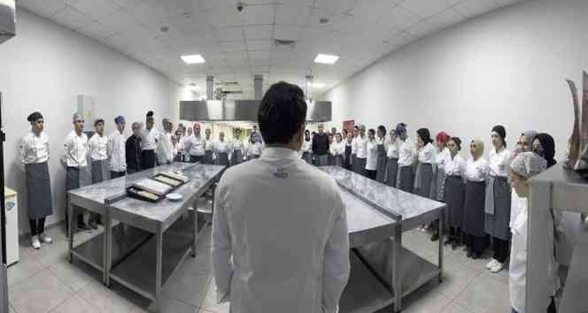 Bu derste Türk mutfağındaki 16 farklı çorba pişti