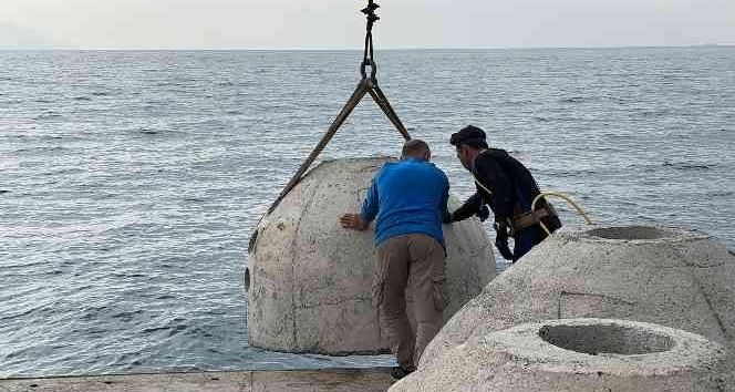 Yapay ilk resifler İskenderun Körfezi’ne bırakıldı