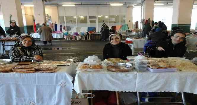 El ürünleri pazarında aile ekonomilerine katkı sağlıyorlar