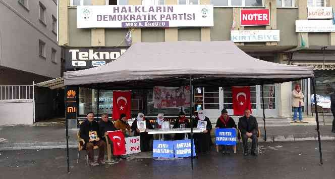 Evlat nöbetindeki anneler İstanbul’daki terör saldırısını kınadı