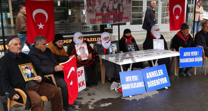 Evlat nöbetindeki anneler İstanbuldaki terör saldırısını kınadı