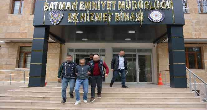 Batman’da el yapımı patlayıcıyla binaya 2 kes saldırı düzenleyen 2 kişi yakalandı