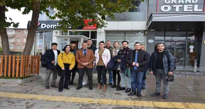 Malazgirt’i gezen yabancı gazeteciler kentin tanıtımına katkı sağlayacak