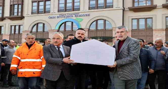 Köpek saldırısı sonucu hayatını kaybeden temizlik işçisi toprağa verildi