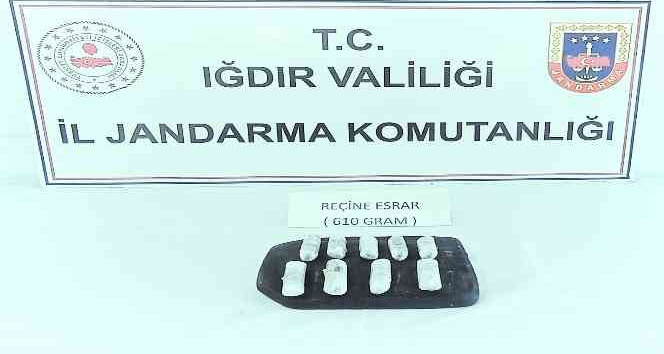 Iğdır’da menfeze saklanan uyuşturucuyu jandarma ele geçirdi