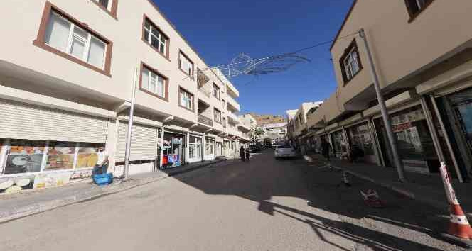 Mardin Büyükşehir Belediyesinin Derik’te çevre düzenleme çalışmaları devam ediyor