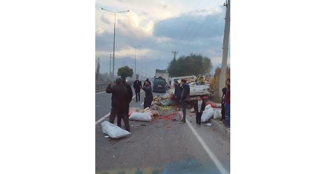 Iğdır’da tır sebze yüklü kamyonete çarptı