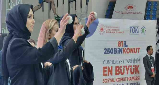 Bingöl’de ’İlk Evim İlk İş Yerim’ projesinde kuralar çekildi, ismi çıkanlar büyük sevinç yaşadı