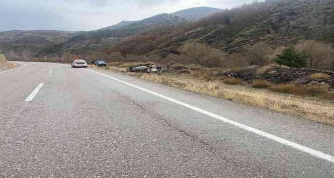 Virajı alamayan kamyonet şarampole devrildi: 1 yaralı