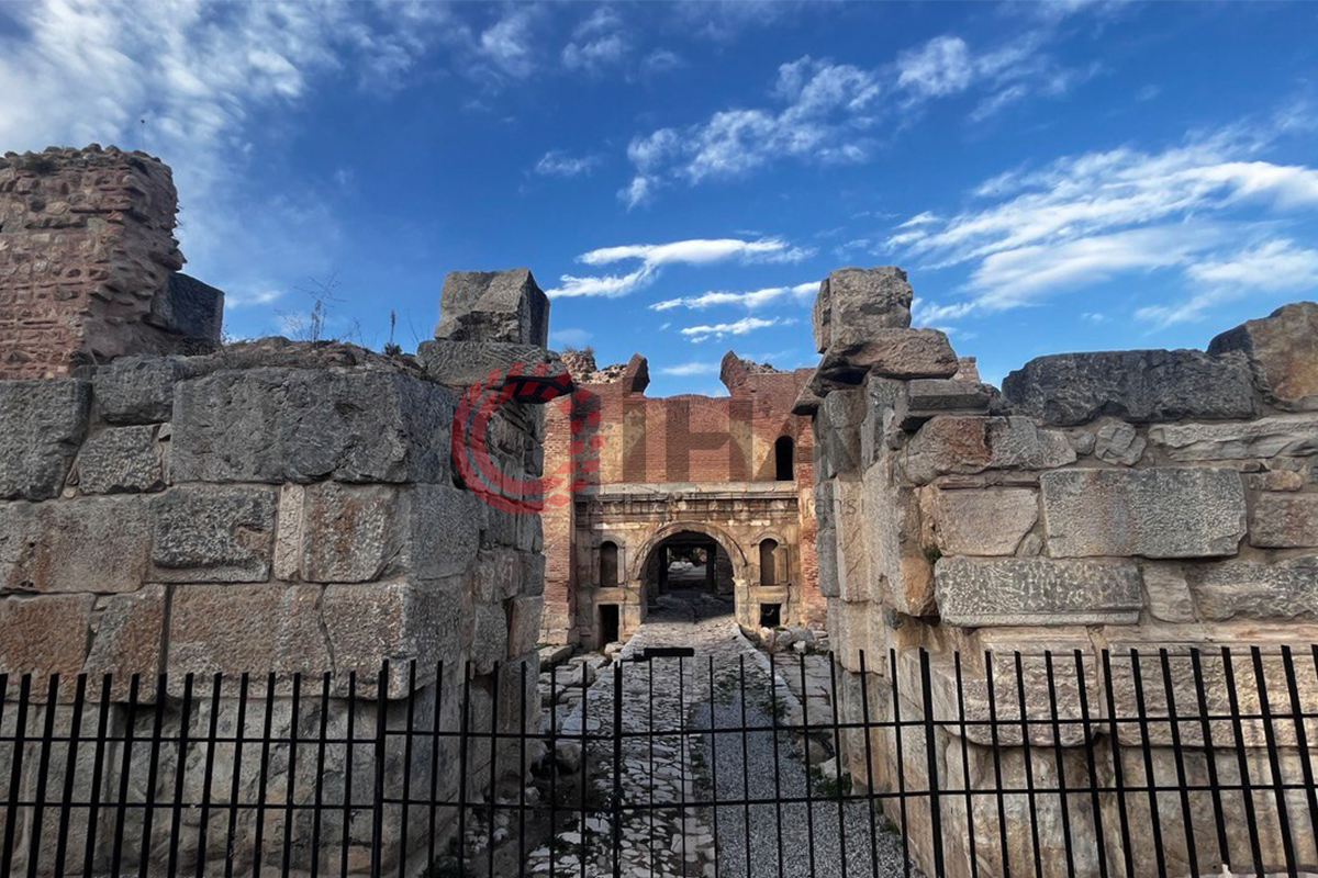 2 bin yıllık İstanbul Kapı&#039;daki mozaik ve taş yol göz kamaştırıyor