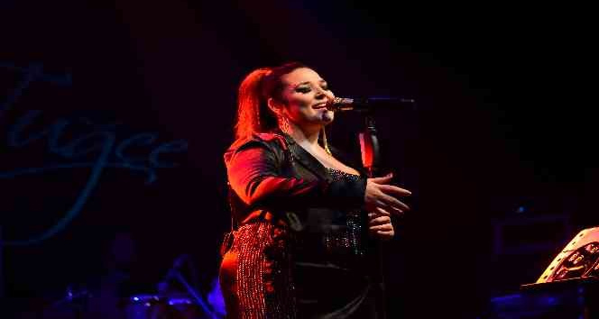 Tuğçe Kandemir hasta haliyle Bursa’da konser verdi