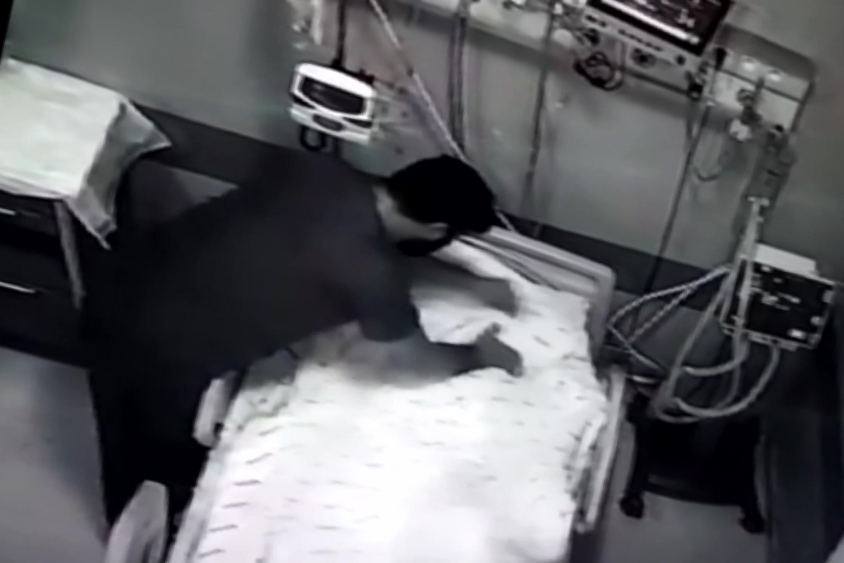 Tokatta hususi hastanede skandal: Hemşireler felçli hastanın ağzını ve boğazını hakeza sıktı