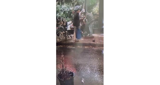 İstanbul’da şoke eden hırsızlık kamerada: Tekerlekli sandalyeyle gelip yaralı adamın telefonunu çaldı
