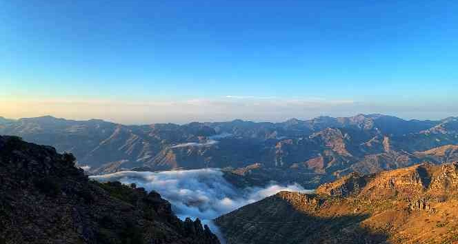 Hanke semalarını kaplayan sis kartpostallık görüntüler oluşturdu