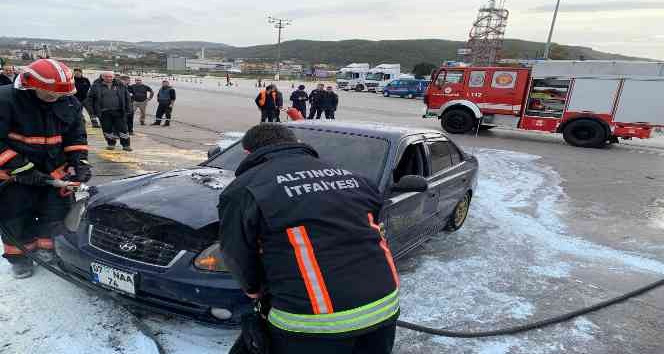 Topçular İskelesi’nde otomobil yangını