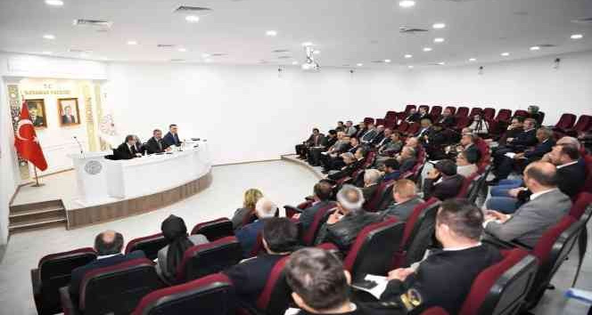 Vali Tuncay Akkoyun, köy muhtarlarını dinledi