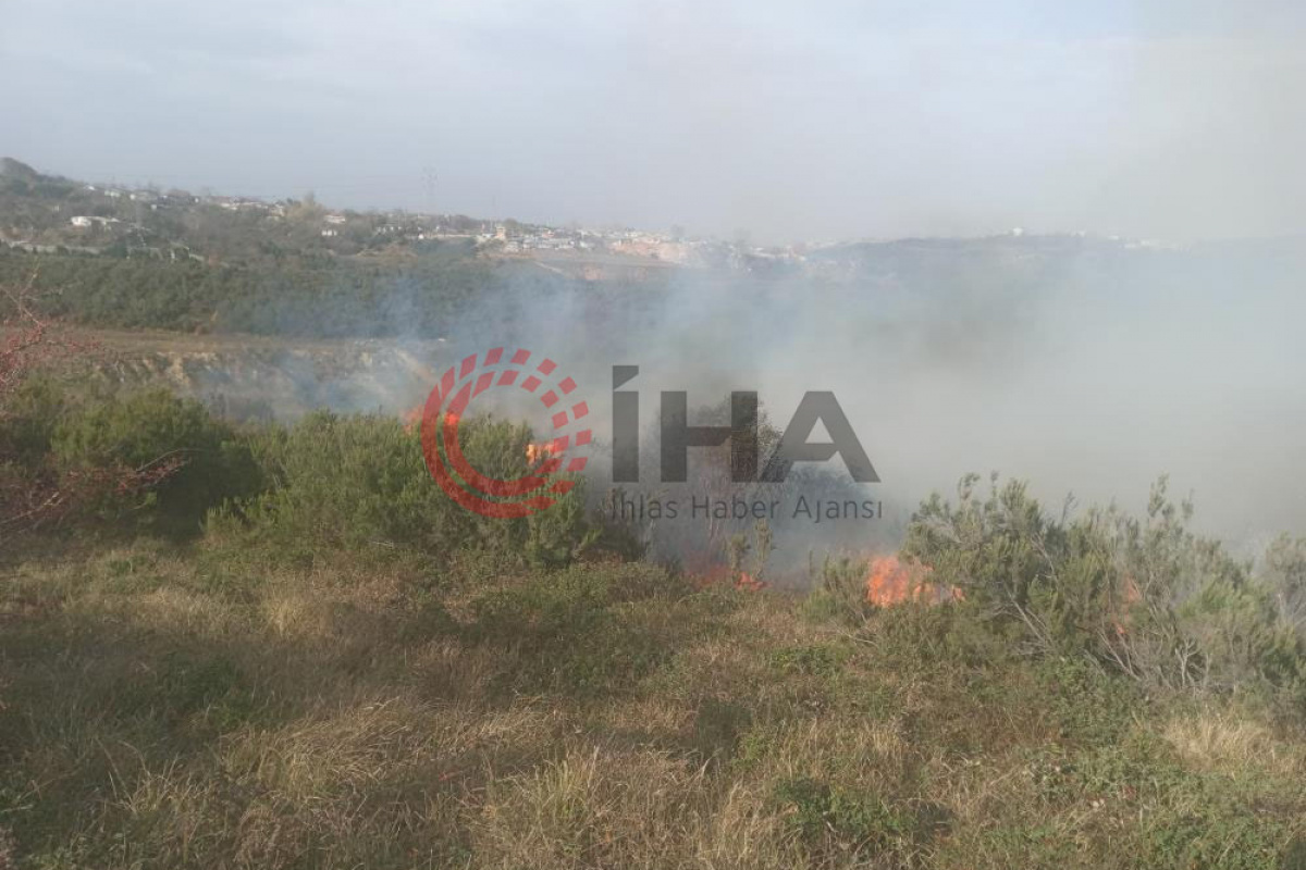 Sultangazi&#039;de çalılık alanda korkutan yangın