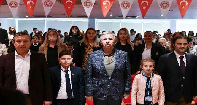 ’Çocuk Meclisi’ üyeleri mazbatalarını Mansur Yavaş’tan aldı