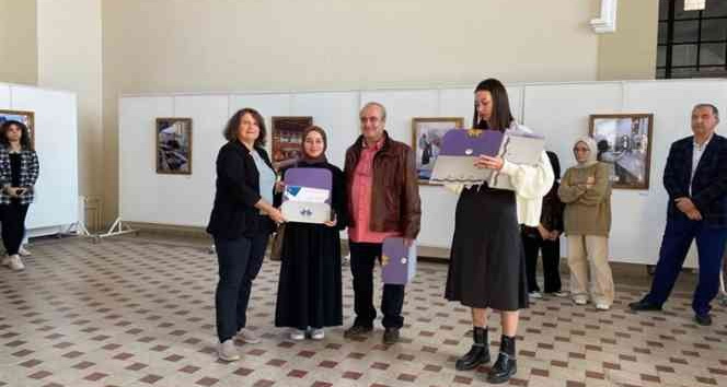 Edirne’de üniversite öğrencilerinin fotoğraf sergisi açıldı